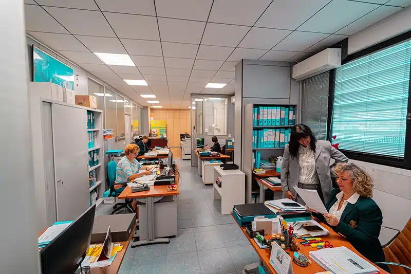 Consulenza con professionisti per acquisto e noleggio di lavapavimenti e spazzatrici