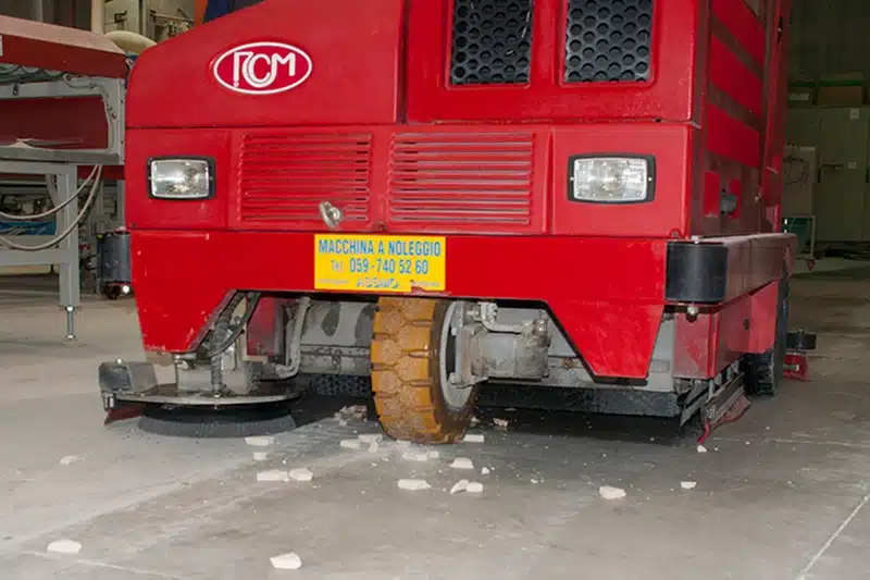 Macchina professionale per spazzare lavare e asciugare