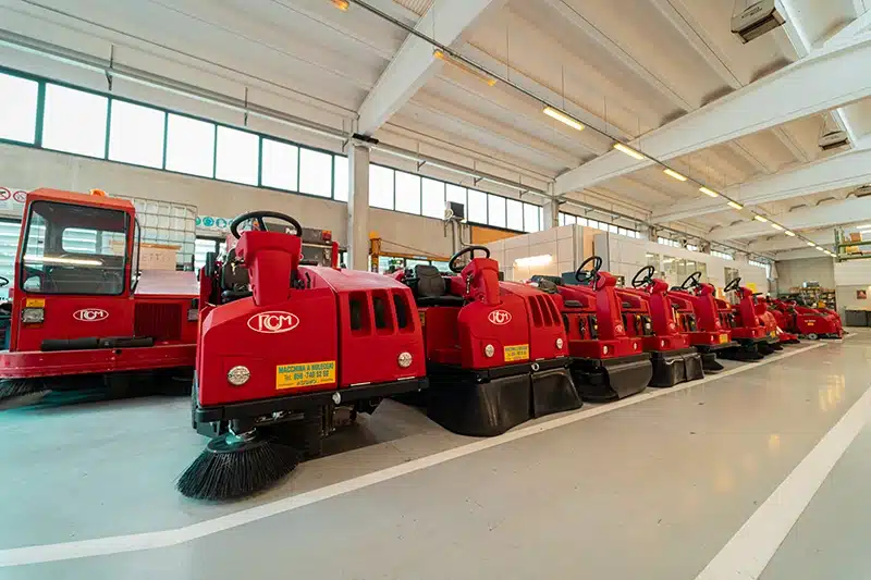 Spazzatrici industriali uomo a bordo con posto guida anteriore
